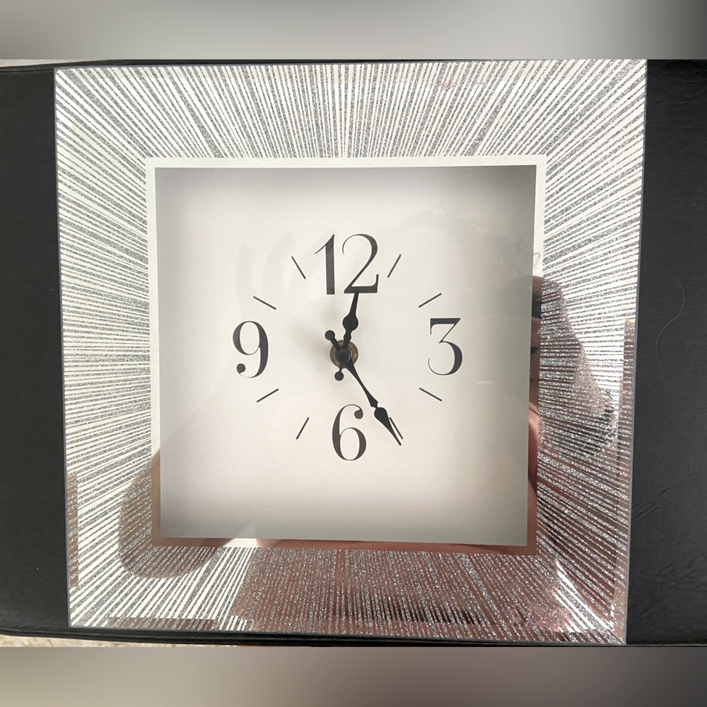Mirror frame clock